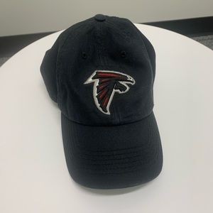 ‼️ NEVER WORN ‼️ Atlanta Falcons fitted cap.